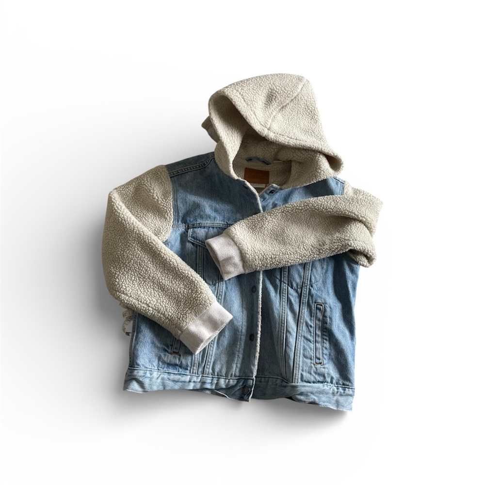 Levi's Trucker Jacket Women Small Denim Cream Sherpa Lined Hood Button Front
